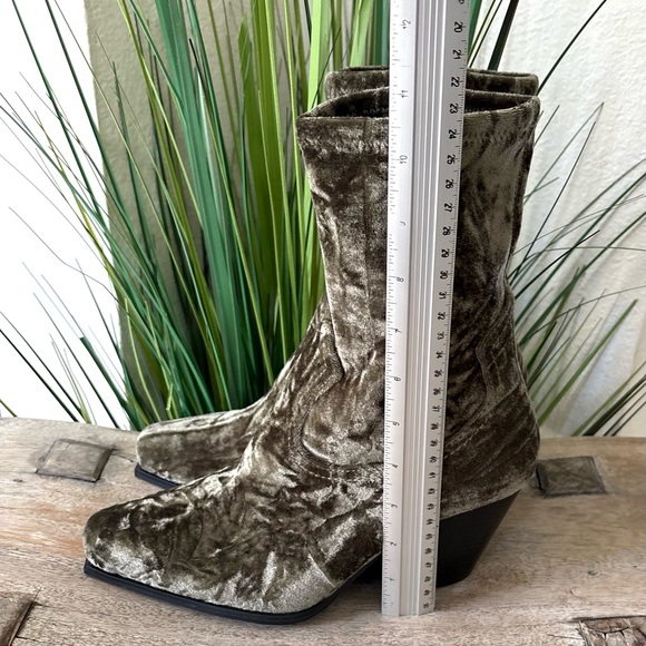 Gianni Bini Star Crossed 3 Green Velvet Boots - Picture 11 of 12